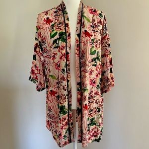 Pink floral kimono by Bobeau in women’s small.